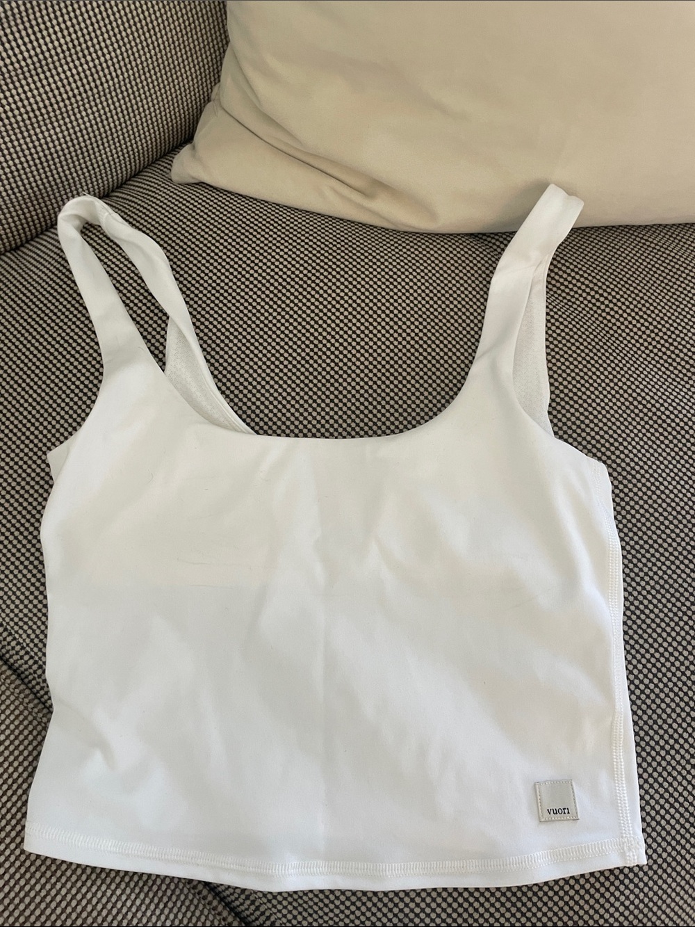 Vuori White Scoop Tank Crop